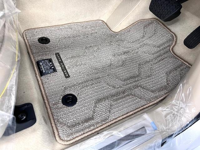 ランドクルーザー ＺＸ　ＪＢＬ　リヤエンタ　電動リヤデフ　寒冷地仕様　空気圧センサ　ＭＯＰルーフレール　ＭＯＤＥＬＬＩＳＴＡエアロ　マイナーチェンジ型　純正フロアマット　登録済未使用車　ＥＴＣ２．０　ＢＳＭ　ＨＵＤ　ＨＤＭＩ（37枚目）