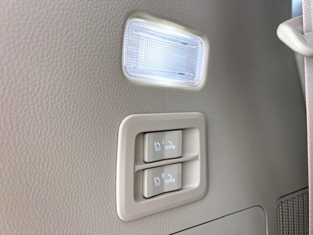 ランドクルーザー ＺＸ　ＪＢＬ　リヤエンタ　電動リヤデフ　寒冷地仕様　空気圧センサ　ＭＯＰルーフレール　ＭＯＤＥＬＬＩＳＴＡエアロ　マイナーチェンジ型　純正フロアマット　登録済未使用車　ＥＴＣ２．０　ＢＳＭ　ＨＵＤ　ＨＤＭＩ（48枚目）