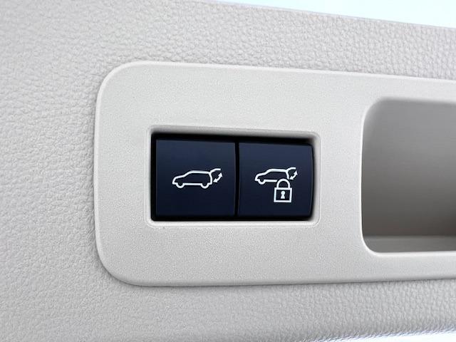 ランドクルーザー ＺＸ　ＪＢＬ　リヤエンタ　電動リヤデフ　寒冷地仕様　空気圧センサ　ＭＯＰルーフレール　ＭＯＤＥＬＬＩＳＴＡエアロ　マイナーチェンジ型　純正フロアマット　登録済未使用車　ＥＴＣ２．０　ＢＳＭ　ＨＵＤ　ＨＤＭＩ（50枚目）