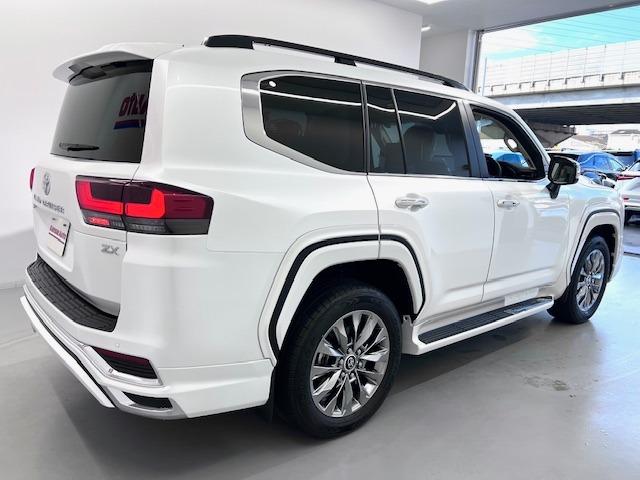 ランドクルーザー ＺＸ　ＪＢＬ　リヤエンタ　電動リヤデフ　寒冷地仕様　空気圧センサ　ＭＯＰルーフレール　ＭＯＤＥＬＬＩＳＴＡエアロ　マイナーチェンジ型　純正フロアマット　登録済未使用車　ＥＴＣ２．０　ＢＳＭ　ＨＵＤ　ＨＤＭＩ（53枚目）