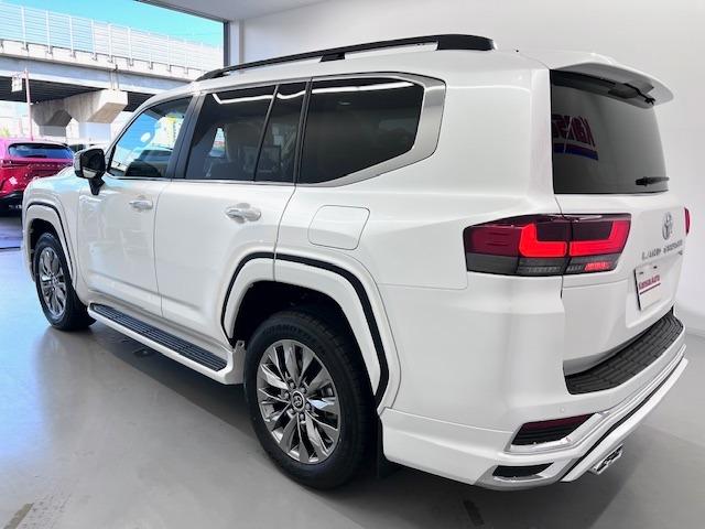 ランドクルーザー ＺＸ　ＪＢＬ　リヤエンタ　電動リヤデフ　寒冷地仕様　空気圧センサ　ＭＯＰルーフレール　ＭＯＤＥＬＬＩＳＴＡエアロ　マイナーチェンジ型　純正フロアマット　登録済未使用車　ＥＴＣ２．０　ＢＳＭ　ＨＵＤ　ＨＤＭＩ（54枚目）