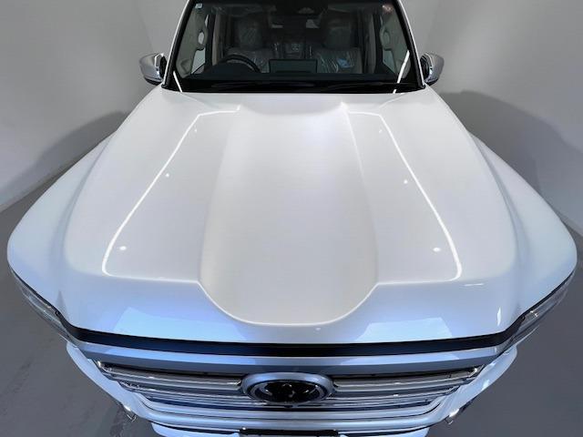 ランドクルーザー ＺＸ　ＪＢＬ　リヤエンタ　電動リヤデフ　寒冷地仕様　空気圧センサ　ＭＯＰルーフレール　ＭＯＤＥＬＬＩＳＴＡエアロ　マイナーチェンジ型　純正フロアマット　登録済未使用車　ＥＴＣ２．０　ＢＳＭ　ＨＵＤ　ＨＤＭＩ（65枚目）