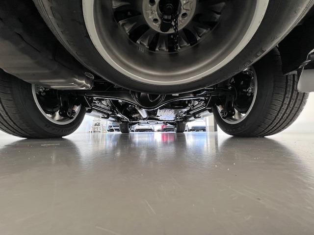 ランドクルーザー ＺＸ　ＪＢＬ　リヤエンタ　電動リヤデフ　寒冷地仕様　空気圧センサ　ＭＯＰルーフレール　ＭＯＤＥＬＬＩＳＴＡエアロ　マイナーチェンジ型　純正フロアマット　登録済未使用車　ＥＴＣ２．０　ＢＳＭ　ＨＵＤ　ＨＤＭＩ（73枚目）