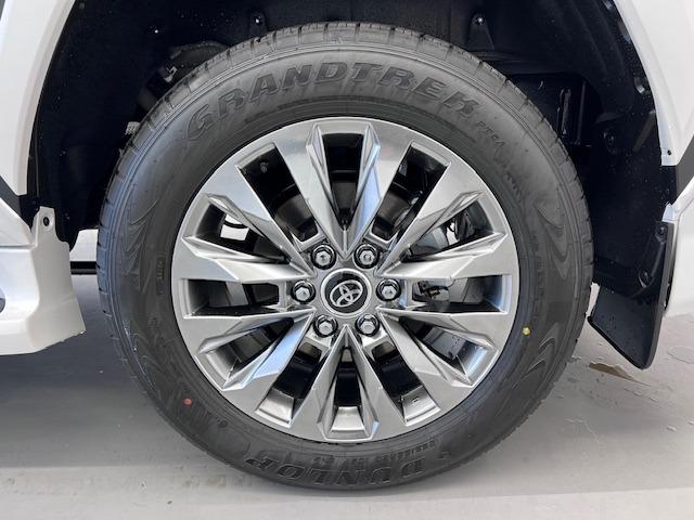 ランドクルーザー ＺＸ　ＪＢＬ　リヤエンタ　電動リヤデフ　寒冷地仕様　空気圧センサ　ＭＯＰルーフレール　ＭＯＤＥＬＬＩＳＴＡエアロ　マイナーチェンジ型　純正フロアマット　登録済未使用車　ＥＴＣ２．０　ＢＳＭ　ＨＵＤ　ＨＤＭＩ（76枚目）