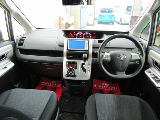 ヴォクシー ZS 煌 SDナビ ワンセグ DVD バックカメラ 両側電動ドア スマートキー Pスタート 16アルミ チルトステア ステアスイッチ オートライト HID フォグ シートリフター リアワイパー オートエアコン(6枚目)