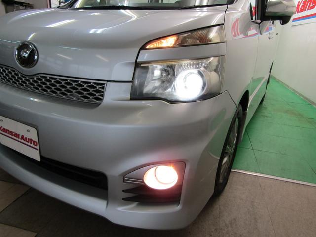 ヴォクシー ZS 煌 SDナビ ワンセグ DVD バックカメラ 両側電動ドア スマートキー Pスタート 16アルミ チルトステア ステアスイッチ オートライト HID フォグ シートリフター リアワイパー オートエアコン(47枚目)