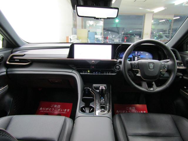 クラウンスポーツ Ｚ　ＴＳＳ　パノラマルーフ　純正ナビ　フルセグ　ＥＴＣ２．０　Ａモニター　Ｄインナーミラー　モデエアロ　モデ２１アルミ　オートライト　ＬＥＤヘッド　レザーシート　Ｐシート　エアシート　シートヒーター（6枚目）