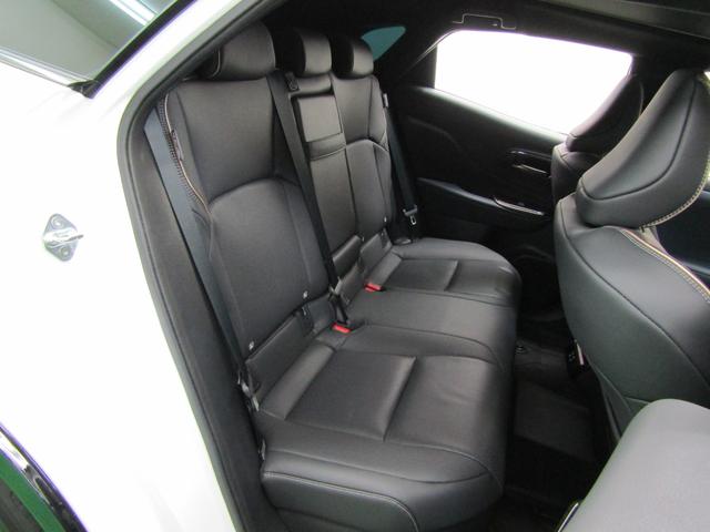 クラウンスポーツ Ｚ　ＴＳＳ　パノラマルーフ　純正ナビ　フルセグ　ＥＴＣ２．０　Ａモニター　Ｄインナーミラー　モデエアロ　モデ２１アルミ　オートライト　ＬＥＤヘッド　レザーシート　Ｐシート　エアシート　シートヒーター（9枚目）