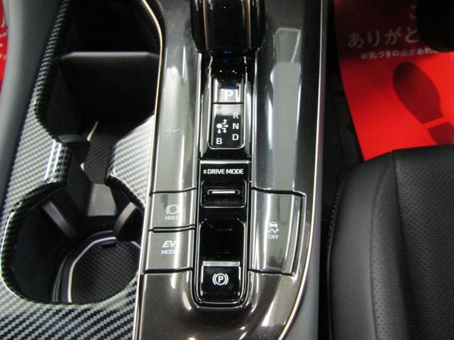 クラウンスポーツ Ｚ　ＴＳＳ　パノラマルーフ　純正ナビ　フルセグ　ＥＴＣ２．０　Ａモニター　Ｄインナーミラー　モデエアロ　モデ２１アルミ　オートライト　ＬＥＤヘッド　レザーシート　Ｐシート　エアシート　シートヒーター（18枚目）