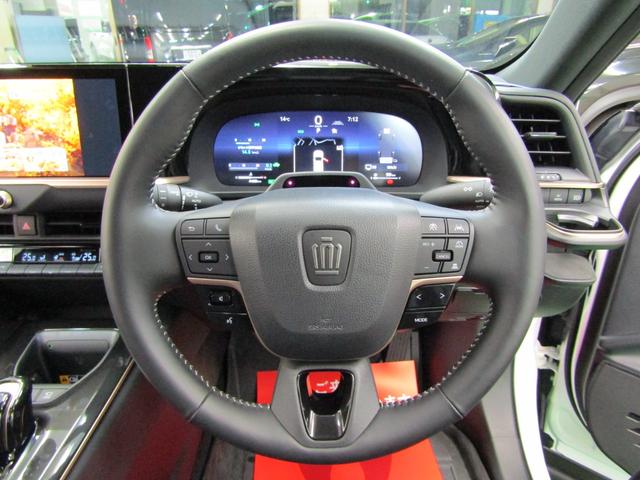 クラウンスポーツ Ｚ　ＴＳＳ　パノラマルーフ　純正ナビ　フルセグ　ＥＴＣ２．０　Ａモニター　Ｄインナーミラー　モデエアロ　モデ２１アルミ　オートライト　ＬＥＤヘッド　レザーシート　Ｐシート　エアシート　シートヒーター（19枚目）