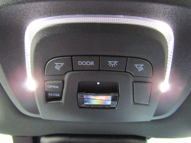 クラウンスポーツ Ｚ　ＴＳＳ　パノラマルーフ　純正ナビ　フルセグ　ＥＴＣ２．０　Ａモニター　Ｄインナーミラー　モデエアロ　モデ２１アルミ　オートライト　ＬＥＤヘッド　レザーシート　Ｐシート　エアシート　シートヒーター（30枚目）