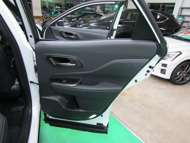 クラウンスポーツ Ｚ　ＴＳＳ　パノラマルーフ　純正ナビ　フルセグ　ＥＴＣ２．０　Ａモニター　Ｄインナーミラー　モデエアロ　モデ２１アルミ　オートライト　ＬＥＤヘッド　レザーシート　Ｐシート　エアシート　シートヒーター（40枚目）