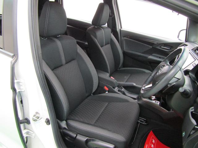 フィットハイブリッド Ｓ　ホンダセンシング　ワンオーナー　８インチナビ　ＣＤ　ＤＶＤ　フルセグ　Ｂｌｕｅｔｏｏｔｈ　バックカメラ　ドラレコ　ビルトインＥＴＣ　スマートキー　オートライト　ＬＥＤヘッド　フォグ　シートリフター　１６アルミ　ＵＳＢ（8枚目）