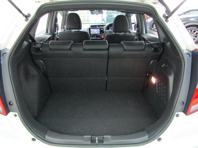 フィットハイブリッド Ｓ　ホンダセンシング　ワンオーナー　８インチナビ　ＣＤ　ＤＶＤ　フルセグ　Ｂｌｕｅｔｏｏｔｈ　バックカメラ　ドラレコ　ビルトインＥＴＣ　スマートキー　オートライト　ＬＥＤヘッド　フォグ　シートリフター　１６アルミ　ＵＳＢ（10枚目）