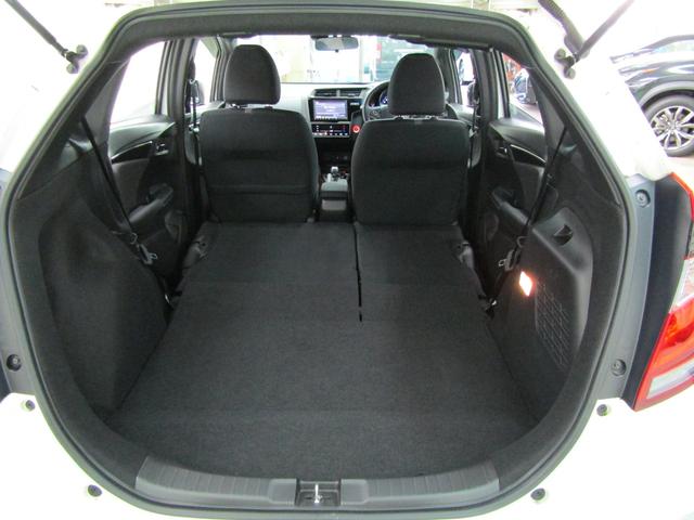 フィットハイブリッド Ｓ　ホンダセンシング　ワンオーナー　８インチナビ　ＣＤ　ＤＶＤ　フルセグ　Ｂｌｕｅｔｏｏｔｈ　バックカメラ　ドラレコ　ビルトインＥＴＣ　スマートキー　オートライト　ＬＥＤヘッド　フォグ　シートリフター　１６アルミ　ＵＳＢ（11枚目）