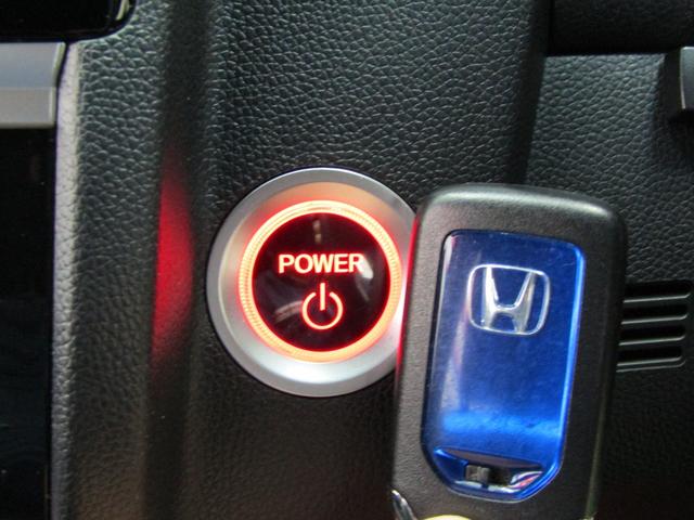 フィットハイブリッド Ｓ　ホンダセンシング　ワンオーナー　８インチナビ　ＣＤ　ＤＶＤ　フルセグ　Ｂｌｕｅｔｏｏｔｈ　バックカメラ　ドラレコ　ビルトインＥＴＣ　スマートキー　オートライト　ＬＥＤヘッド　フォグ　シートリフター　１６アルミ　ＵＳＢ（18枚目）