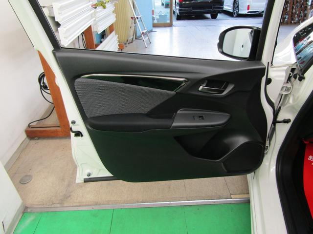 フィットハイブリッド Ｓ　ホンダセンシング　ワンオーナー　８インチナビ　ＣＤ　ＤＶＤ　フルセグ　Ｂｌｕｅｔｏｏｔｈ　バックカメラ　ドラレコ　ビルトインＥＴＣ　スマートキー　オートライト　ＬＥＤヘッド　フォグ　シートリフター　１６アルミ　ＵＳＢ（38枚目）