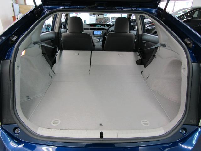 プリウス Ｓツーリングセレクション　ＨＤＤナビ　ＣＤ　ＤＶＤ　フルセグ　Ｂｌｕｅｔｏｏｔｈ　ビルトインＥＴＣ　ドラレコ　バックカメラ　ヘッドウォッシャー　スマートキー　Ｐスタート　オートライト　ＨＩＤ　フォグ　シートリフター　１７アルミ（11枚目）