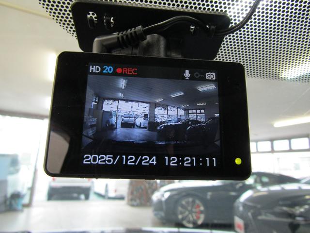 プリウス Ｓツーリングセレクション　ＨＤＤナビ　ＣＤ　ＤＶＤ　フルセグ　Ｂｌｕｅｔｏｏｔｈ　ビルトインＥＴＣ　ドラレコ　バックカメラ　ヘッドウォッシャー　スマートキー　Ｐスタート　オートライト　ＨＩＤ　フォグ　シートリフター　１７アルミ（17枚目）