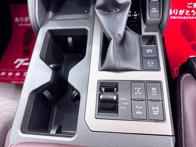 ランドクルーザー250 ZXファーストエディション 12.3型DA JBL 丸目LED 茶革 サンルーフ 置型充電 電動リヤデフ 寒冷地 デジタルミラー パドルシフト 前後ドラレコ 空気圧センサー MODELLISTA BSM HUD 純正フロアマット(28枚目)