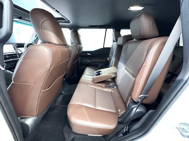 ランドクルーザー250 ZXファーストエディション 12.3型DA JBL 丸目LED 茶革 サンルーフ 置型充電 電動リヤデフ 寒冷地 デジタルミラー パドルシフト 前後ドラレコ 空気圧センサー MODELLISTA BSM HUD 純正フロアマット(43枚目)