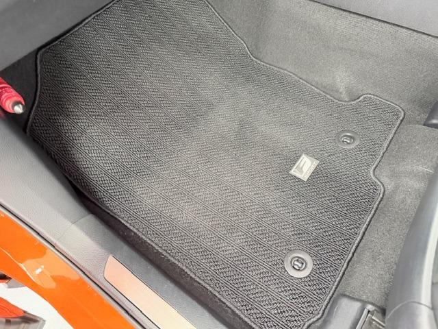 ＮＸ ＮＸ３００　Ｆスポーツ　ＴＲＤエアロ・マフラー　白革　サンルーフ　ＥＴＣ２．０　バック・サイドカメラ　ＨＵＤ　パワーバックドア　シートヒーター・クーラー　純正フロアマット　前後ドライブレコーダー　ワンオーナー（39枚目）