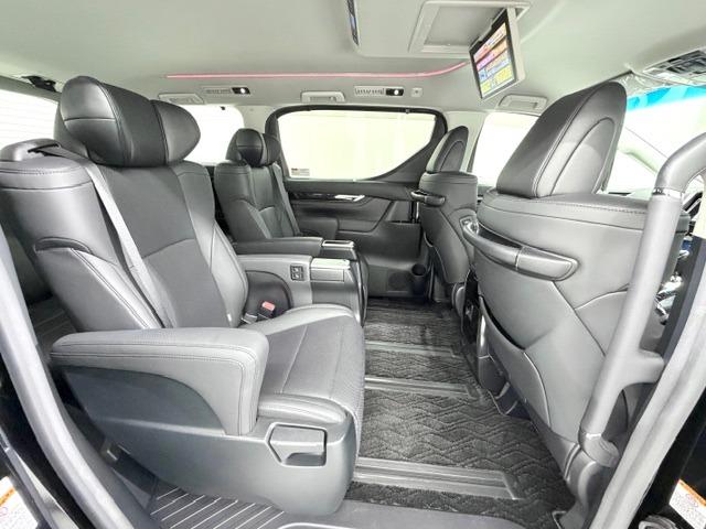 ヴェルファイア ２．５Ｚ　Ｇエディション　純正ナビ　後席モニター　デジタルミラー　ＢＳＭ　ＥＴＣ２．０　ＴＶ　ＣＤ・ＤＶＤ　Ｃａｒｐｌａｙ　ＭＯＤＥＬＬＩＳＴＡフロントエアロ・シグネチャーイルミ・グリルカバー　純正フロアマット・ドアバイザー（5枚目）