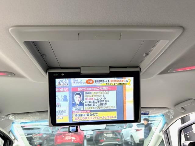 ヴェルファイア ２．５Ｚ　Ｇエディション　純正ナビ　後席モニター　デジタルミラー　ＢＳＭ　ＥＴＣ２．０　ＴＶ　ＣＤ・ＤＶＤ　Ｃａｒｐｌａｙ　ＭＯＤＥＬＬＩＳＴＡフロントエアロ・シグネチャーイルミ・グリルカバー　純正フロアマット・ドアバイザー（13枚目）
