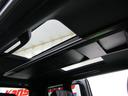 開放感たっぷりのムーンルーフ付きです。車内に明かりを取り入れたり、景色を楽しんで頂けます！