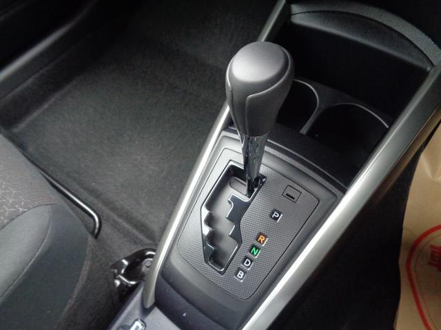 カローラフィールダー ハイブリッド　ＥＸ　登録済未使用車／ＴｏｙｏｔａＳａｆｅｔｙＳｅｎｓｅ／オートライト／オートハイビーム／スペアタイヤ／プッシュスタート／充電用ＵＳＢ端子Ｔｙｅｐ－Ｃ／ｎａｎｏｅＸ／プリクラッシュセーフティ／ＬＤＡ（11枚目）