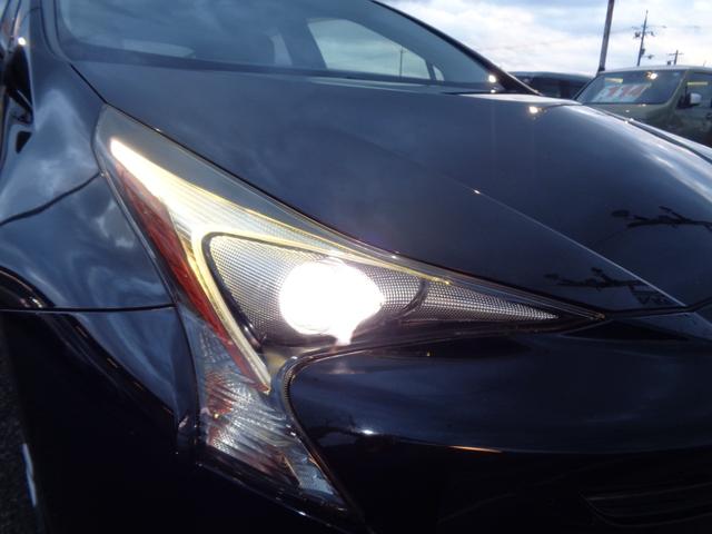 プリウス Ｓ　１年走行距離無制限保証付／ＦＭ・ＡＭラジオ／Ｂｌｕｅｔｏｏｔｈ／ＤＶＤ／バックモニター／オートライト／フロントフォグライト／スペアタイヤ／純正１５ＡＷ／プッシュスタート／ＥＴＣ／スペアタイヤ（26枚目）