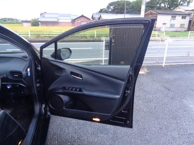 プリウス Ｓ　１年走行距離無制限保証付／ＦＭ・ＡＭラジオ／Ｂｌｕｅｔｏｏｔｈ／ＤＶＤ／バックモニター／オートライト／フロントフォグライト／スペアタイヤ／純正１５ＡＷ／プッシュスタート／ＥＴＣ／スペアタイヤ（30枚目）