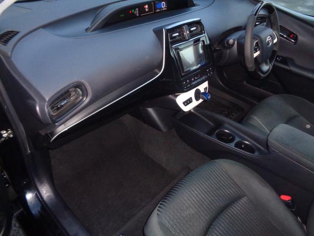 プリウス Ｓ　１年走行距離無制限保証付／ＦＭ・ＡＭラジオ／Ｂｌｕｅｔｏｏｔｈ／ＤＶＤ／バックモニター／オートライト／フロントフォグライト／スペアタイヤ／純正１５ＡＷ／プッシュスタート／ＥＴＣ／スペアタイヤ（44枚目）