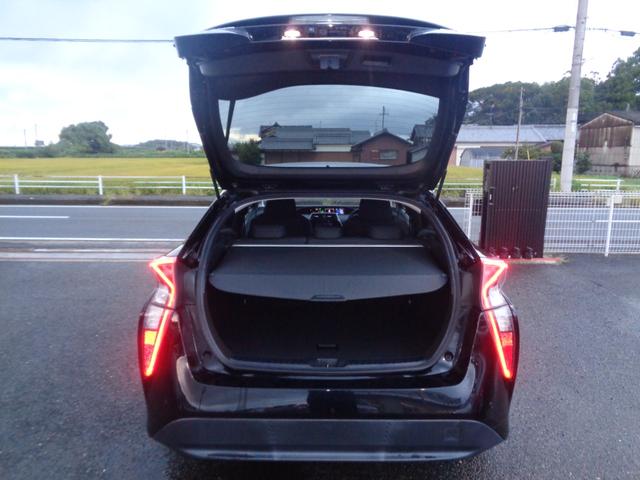 プリウス Ｓ　１年走行距離無制限保証付／ＦＭ・ＡＭラジオ／Ｂｌｕｅｔｏｏｔｈ／ＤＶＤ／バックモニター／オートライト／フロントフォグライト／スペアタイヤ／純正１５ＡＷ／プッシュスタート／ＥＴＣ／スペアタイヤ（55枚目）