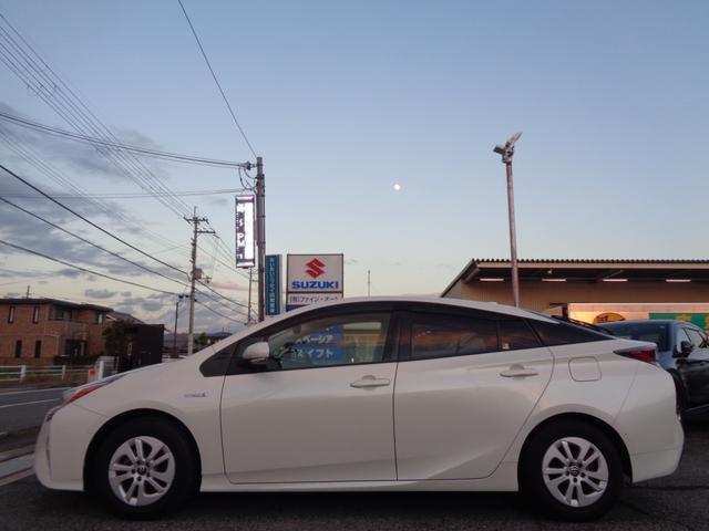 プリウス Ｓセーフティプラス　１年走行距離無制限保証付／ＥＴＣ／ナビ／ＴＶ／バックモニター／ヘッドアップディスプレイ／オートライト／フロントフォグライト／プッシュスタート／スペアタイヤ／１５ＡＷ／インテリジェントパーキングアシスト（5枚目）