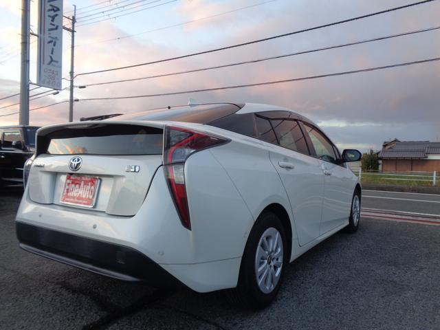 プリウス Ｓセーフティプラス　１年走行距離無制限保証付／ＥＴＣ／ナビ／ＴＶ／バックモニター／ヘッドアップディスプレイ／オートライト／フロントフォグライト／プッシュスタート／スペアタイヤ／１５ＡＷ／インテリジェントパーキングアシスト（8枚目）