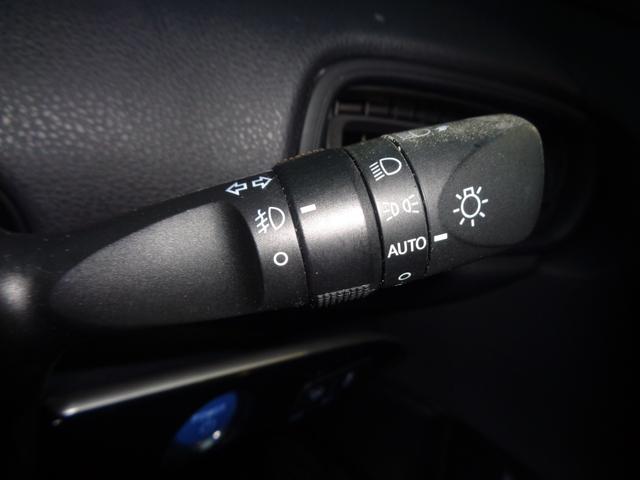 プリウス Ｓセーフティプラス　１年走行距離無制限保証付／ＥＴＣ／ナビ／ＴＶ／バックモニター／ヘッドアップディスプレイ／オートライト／フロントフォグライト／プッシュスタート／スペアタイヤ／１５ＡＷ／インテリジェントパーキングアシスト（13枚目）