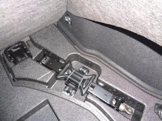 プリウス Ｓセーフティプラス　１年走行距離無制限保証付／ＥＴＣ／ナビ／ＴＶ／バックモニター／ヘッドアップディスプレイ／オートライト／フロントフォグライト／プッシュスタート／スペアタイヤ／１５ＡＷ／インテリジェントパーキングアシスト（29枚目）