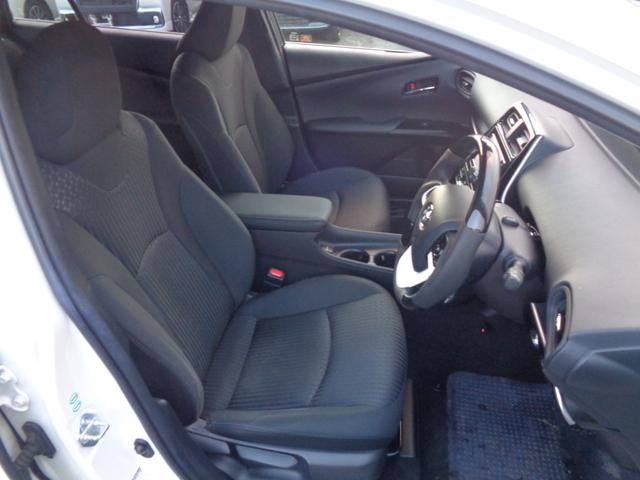 プリウス Ｓセーフティプラス　１年走行距離無制限保証付／ＥＴＣ／ナビ／ＴＶ／バックモニター／ヘッドアップディスプレイ／オートライト／フロントフォグライト／プッシュスタート／スペアタイヤ／１５ＡＷ／インテリジェントパーキングアシスト（40枚目）