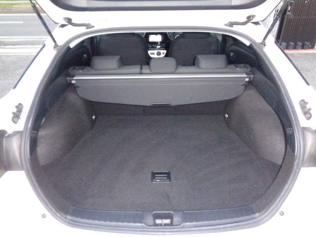 プリウス Ｓセーフティプラス　１年走行距離無制限保証付／ＥＴＣ／ナビ／ＴＶ／バックモニター／ヘッドアップディスプレイ／オートライト／フロントフォグライト／プッシュスタート／スペアタイヤ／１５ＡＷ／インテリジェントパーキングアシスト（64枚目）