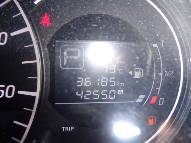 ノート X DIG-S 1年走行距離無制限保証付/ナビ/TV/プッシュスタート/アイドリングストップ/スペアタイヤ/Bluetooth/FM・AMラジオ/ヘッドライトレベライザー/キーレス・スペアキーあり/オートエアコン(10枚目)