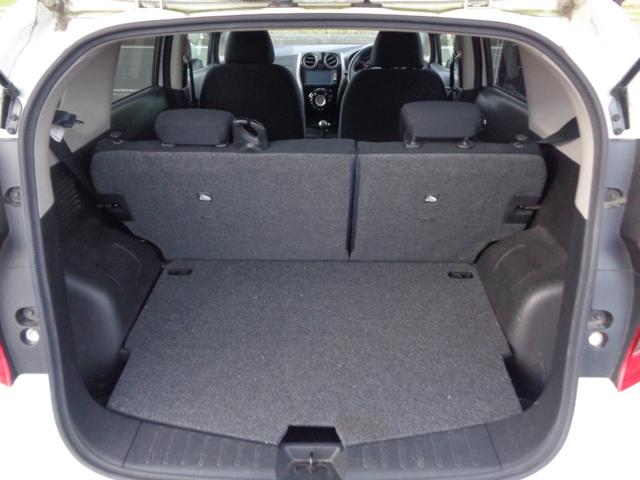 ノート X DIG-S 1年走行距離無制限保証付/ナビ/TV/プッシュスタート/アイドリングストップ/スペアタイヤ/Bluetooth/FM・AMラジオ/ヘッドライトレベライザー/キーレス・スペアキーあり/オートエアコン(44枚目)