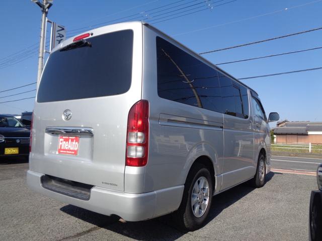 レジアスエースバン ロングスーパーＧＬ　１年走行距離無制限保証付／記録簿あり／ワンオーナー／ナビ／ＴＶ／バックモニター／Ｂｌｕｅｔｏｏｔｈ／ＥＴＣ／後席モニター／リヤヒーター・クーラー／ベットキット／スペアタイヤ／両側スライドドア／１５ＡＷ（8枚目）