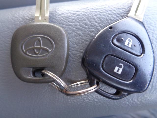 レジアスエースバン ロングスーパーＧＬ　１年走行距離無制限保証付／記録簿あり／ワンオーナー／ナビ／ＴＶ／バックモニター／Ｂｌｕｅｔｏｏｔｈ／ＥＴＣ／後席モニター／リヤヒーター・クーラー／ベットキット／スペアタイヤ／両側スライドドア／１５ＡＷ（15枚目）