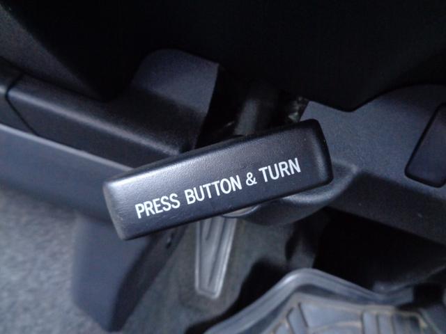 レジアスエースバン ロングスーパーＧＬ　１年走行距離無制限保証付／記録簿あり／ワンオーナー／ナビ／ＴＶ／バックモニター／Ｂｌｕｅｔｏｏｔｈ／ＥＴＣ／後席モニター／リヤヒーター・クーラー／ベットキット／スペアタイヤ／両側スライドドア／１５ＡＷ（17枚目）