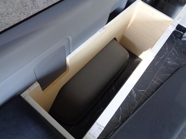 レジアスエースバン ロングスーパーＧＬ　１年走行距離無制限保証付／記録簿あり／ワンオーナー／ナビ／ＴＶ／バックモニター／Ｂｌｕｅｔｏｏｔｈ／ＥＴＣ／後席モニター／リヤヒーター・クーラー／ベットキット／スペアタイヤ／両側スライドドア／１５ＡＷ（77枚目）