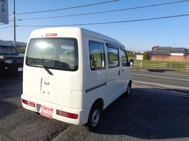 ハイゼットカーゴ スペシャル　１年走行距離無制限保証付／両側スライドドア／後席フルフラット／スペアタイヤ／ヘッドライトレベライザー／エアコン／運転席・助手席エアバック／パワーステアリング／ＦＭラジオ／ＡＭラジオ（8枚目）