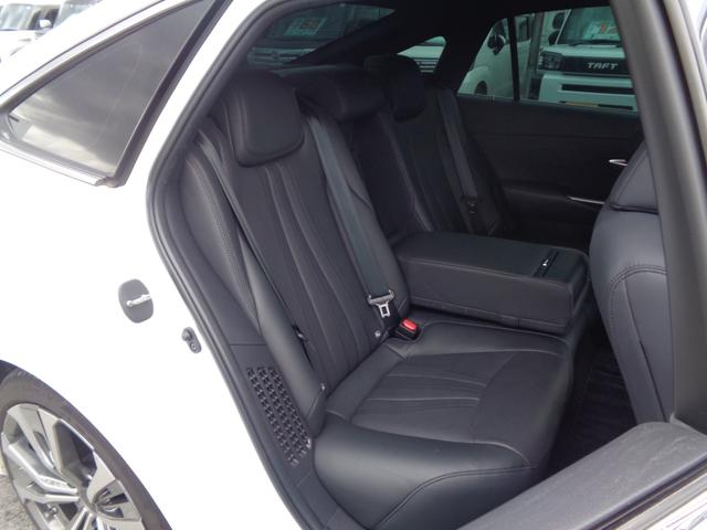 クラウンハイブリッド ＲＳアドバンス　Ｆｏｕｒ　１年走行距離無制限保証付／４ＷＤ／モデリスタエアロ／モデリスタ１９ＡＷ／全方位カメラ／ＥＴＣ２．０／サンルーフ／オートライト／フロントフォグライト／運転席シートヒーター・シートエアコン／ＴＶキット（70枚目）