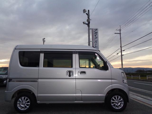エブリイ PC 1年走行距離無制限保証付/パートタイム4WD/オートギヤシフト車/インパネ5AGS/ナビ/TV/ETC/オーバーヘッドシェルフ/スペアタイヤ/外品12AW/ヘッドライトレベライザー/キーレス(4枚目)
