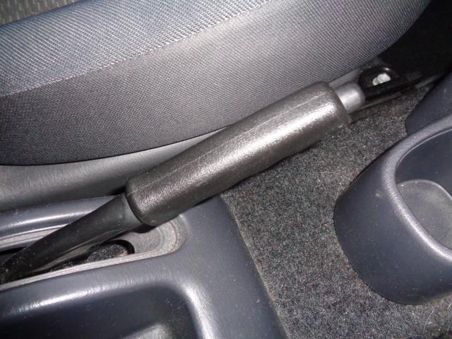 ジムニー ＸＧ　１年走行距離無制限保証付／パートタイム４ＷＤ／ＦＭラジオ／ＡＭラジオ／ＣＤ／フェンダーミラー／背面タイヤ／キーレス／前席パワーウィンドウスイッチ／フロア４速オートマ／エアコン／運転席・助手席エアバック（14枚目）